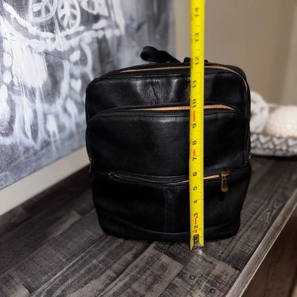 Le Donne Leather Riverwalk Women's Backpack - Picture 3 of 10